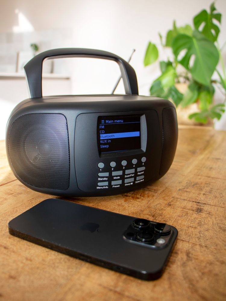 Internettradio DAB+ med CD-Spiller og Bluetooth Boombox fra Lenco